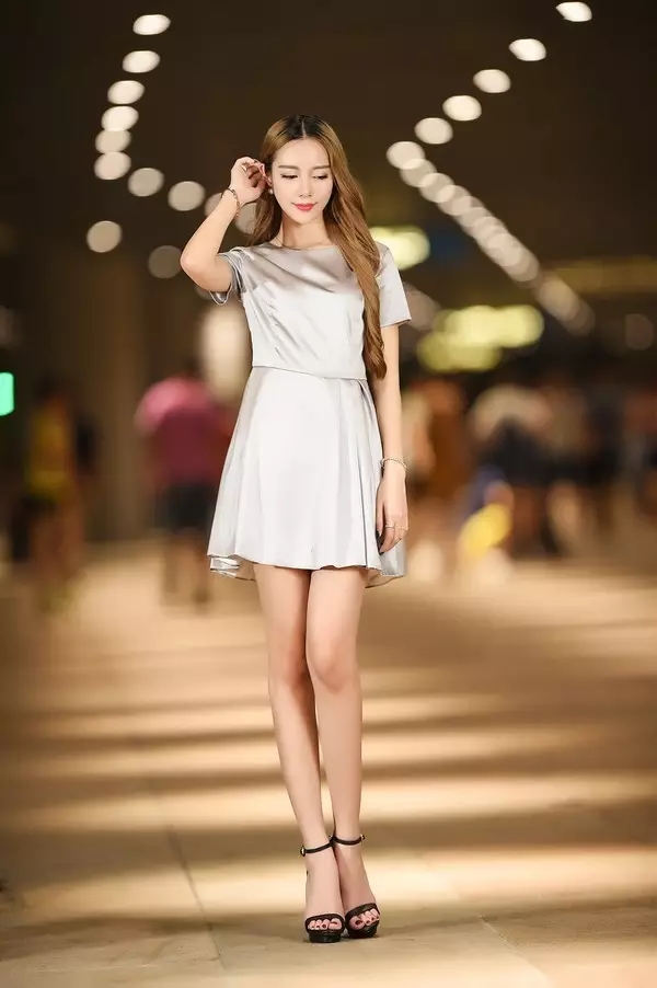 She is Miss Zi → _ → "Hong Kong model" 》》Oubao F1-400 shooting